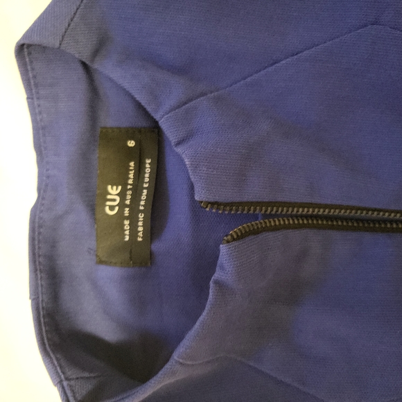 Cue Dress - Picture 2 of 9